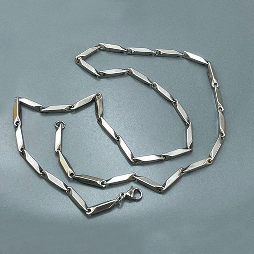 گردنبند مدل کبریتی نقره ای